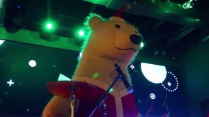 Гигантские медведи барабанщики Москва