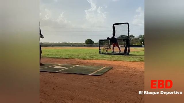 Hijo de David Ortiz tomando prácticas de bateo 🔥 смотреть онлайн