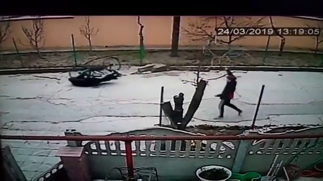Папа показывает сыну как правильно тормозить смотреть онлайн