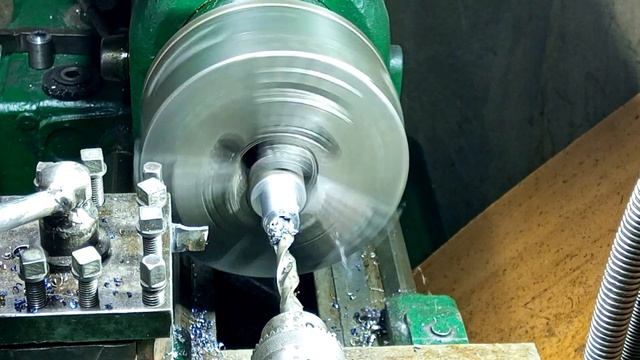 ТОЧИМ ВТУЛКУ ДЛЯ ПОДШИПНИКА НА КОРОБКУ ПЕРЕДАЧ! смотреть онлайн