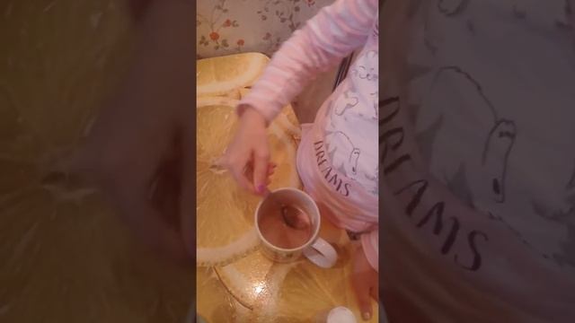 Карина приболела.Пьет Антигриппин смотреть онлайн