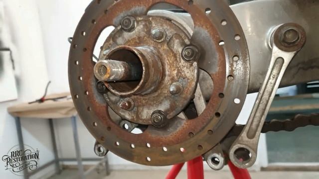 Restoration Of A Ruined Legend - Honda VFR 400 NC30 смотреть онлайн