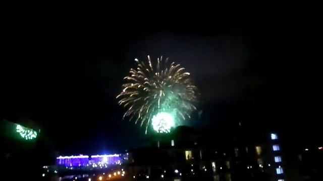 Пусть наши дети слышат только звук от салюта! С праздником! смотреть онлайн