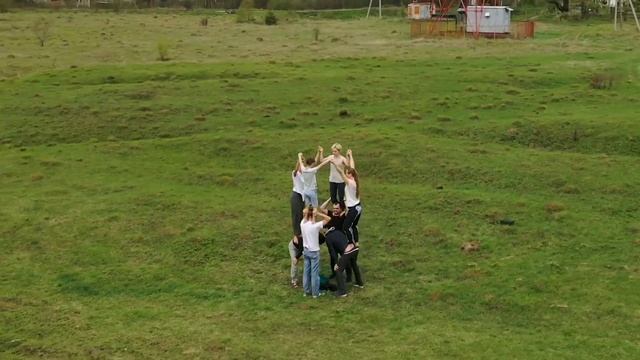 Акробатическая стойка на восемь человек смотреть онлайн