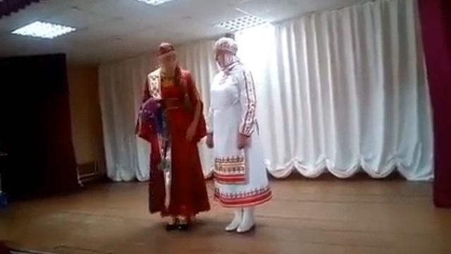 Любовь Иванова рассказывает про чувашский костюм школьникам из Москвы #таванен смотреть онлайн