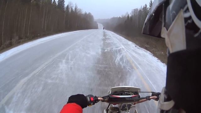 Больше 100км/ч на ПИТБАЙКЕ в гололед смотреть онлайн