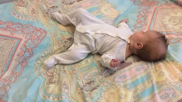 Учимся переворачиваться) 5 месяцев смотреть онлайн