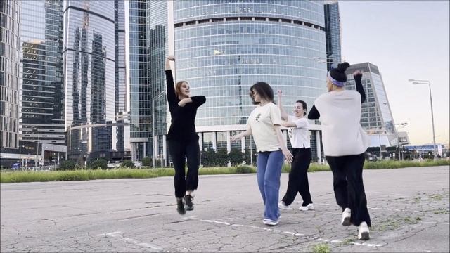 Девочки Танцуют Круто В Москве Лезгинка 2022 Чеченская Кайфовая Песня ALISHKA Caucas Dance