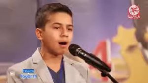 Мальчик читает коран