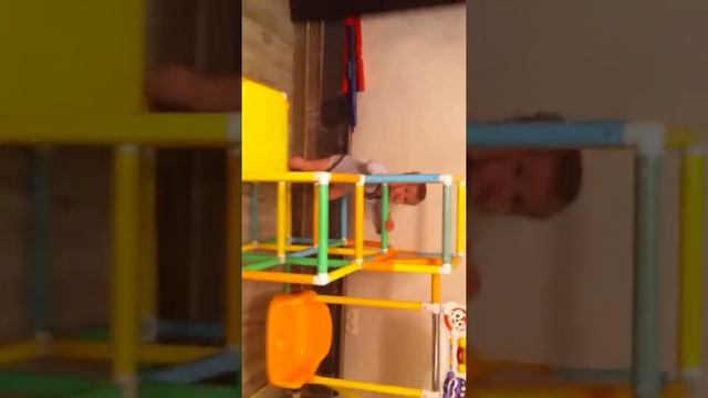 Горка в квартире и на даче для малыша. Играем дома. смотреть онлайн