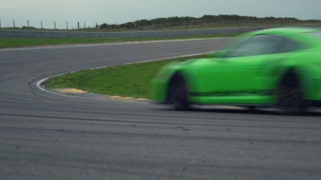 Ferrari 488 Pista vs McLaren 600LT vs Porsche 911 GT3 RS | 0-100mph-0 and lap times | Autocar смотреть онлайн