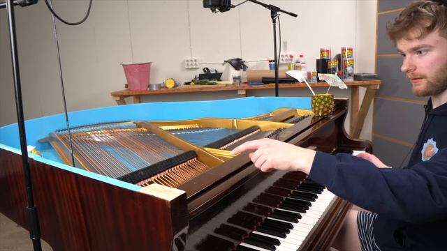 Entire piano filled with water sounds UNREAL смотреть онлайн