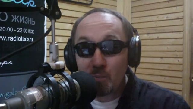 Офисная примета - подержаться за стол начальника.MP4