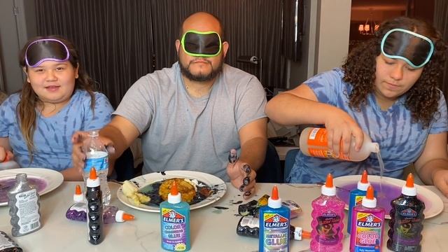 IZZY & MARY Cheated On DAD Blindfolded Slime Challenge! смотреть онлайн