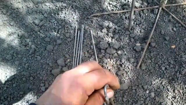 Шпалера для огурцов своими руками.НУ КОГДА СОВСЕМ НЕТ МЕСТА. Выращивание огурцов в колоннах. смотреть онлайн