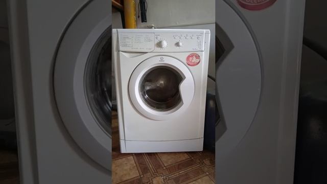Стиральная машина Индезит IWSB 5105 смотреть онлайн