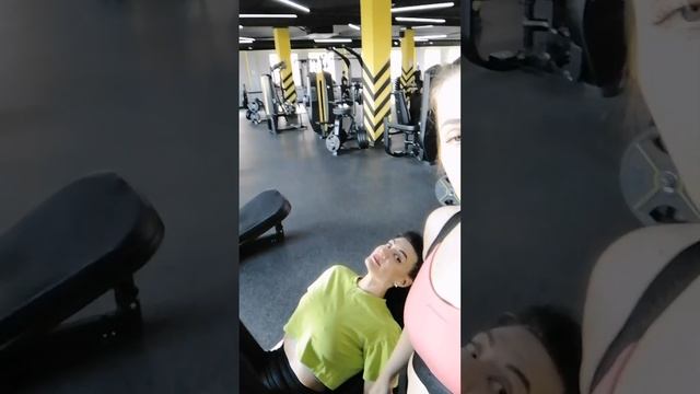 городская селянка и подруги на спорте? смотреть онлайн