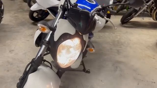Suzuki SFV650 Gladius 14,389 miles  £2799 смотреть онлайн