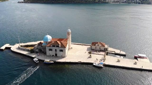 Полет над Которской бухтой и город Котор / Flight over the Bay of Kotor and the city of Kotor смотреть онлайн