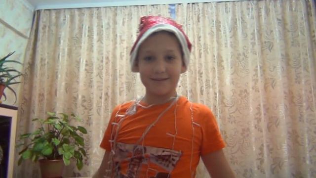 Обмотался гирляндой! Я - гирлянда!!☺☺☺