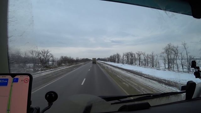 Водитель фуры ведет себя не адекватно на дороге. Чуть не спровоцировал ужасное ДТП 18+⛔ смотреть онлайн