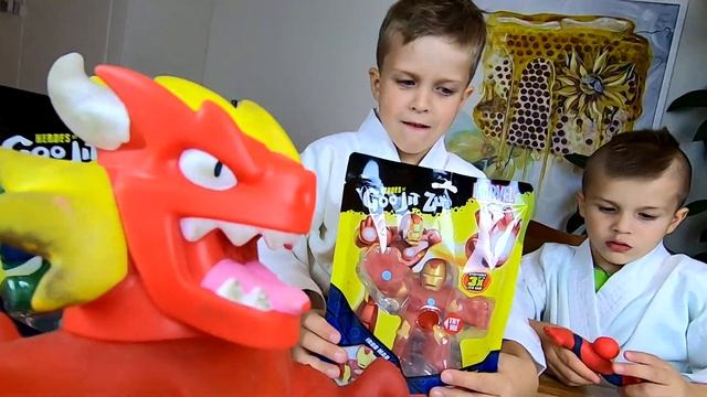 SUPER герои MARVEL обрели суперсилу Goo Jit Zu // KiFill boys 13+ смотреть онлайн