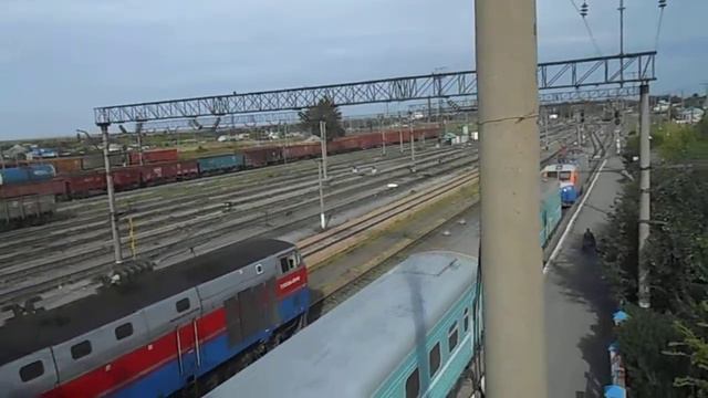 Станция Тобол (Тобыл) - подъём на мост над ЖД и Тальго пришло на станцию смотреть онлайн