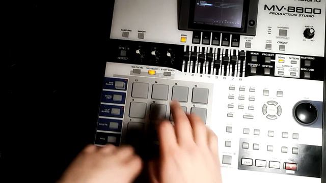 Azz_ooM - Rain /ROLAND MV-8800/ [soul] смотреть онлайн