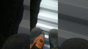 Как правильно крепить профлист на навес