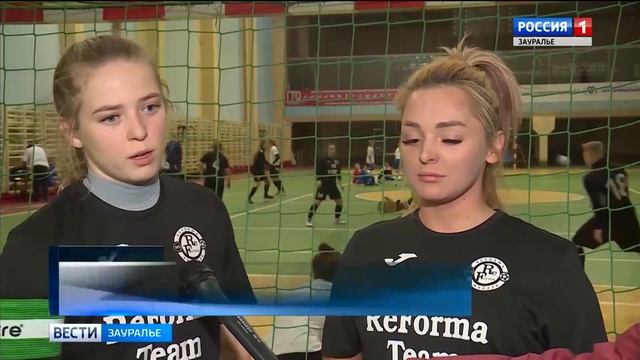 В Кургане в футболе соревновались женщины смотреть онлайн