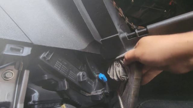 Cambiando filtro de cabina Ford Fiesta 2016 смотреть онлайн