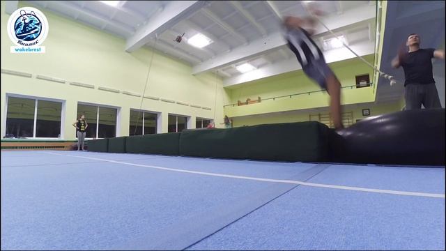 Акробатика 46я тренировка сальто назад, батут и фляк 20200213 смотреть онлайн