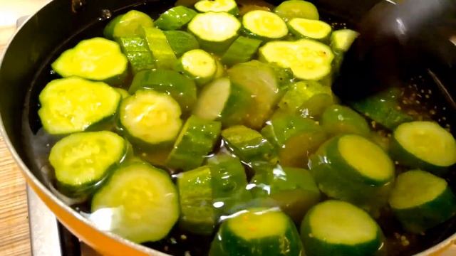 Закусочные огурцы по-фински.Готовятся быстро и без заморочек.Отличная консервация на зиму.