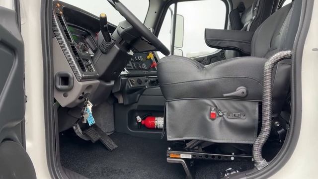 2023 Freightliner M2 106 Summit Hauler - 5N220985