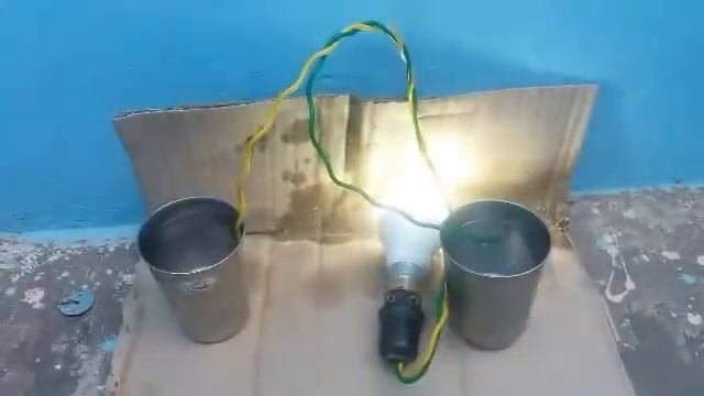 नमक और पानी से बल्ब जलाए रियल या फेक // Namak aur Pani Se bulb jalaye real ya fake // free energy смотреть онлайн