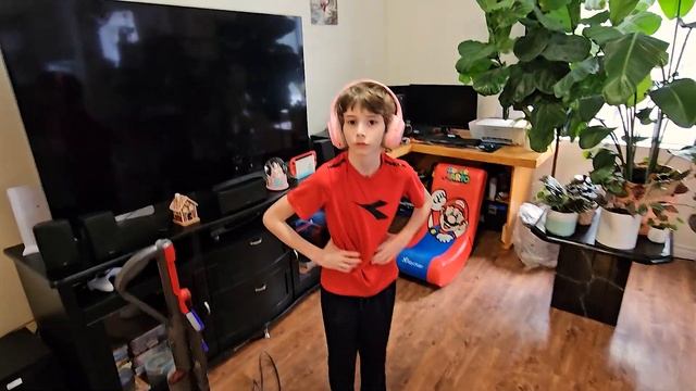 Dyson Upright Light Ball Vacuum vs Dyson V8 Animal Vacuum смотреть онлайн