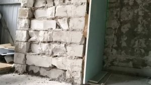 Как ровно приклеить гипсокартон на стену на клей. Клеим быстро, качественно и ровно.