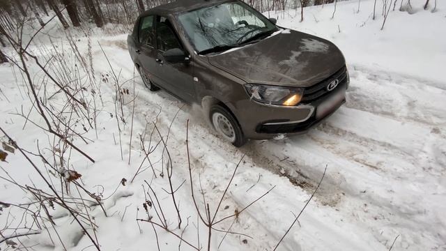 Зимний офф-роуд на Lada Granta FL 2019. Горка для Каптивы, как на ней едет Лада Гранта 1.6 8кл смотреть онлайн