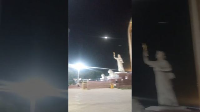 Памятник Исмоилу Сомони в Душанбе #shortsvideo #travelvlog #tajikistan #dushanbe смотреть онлайн