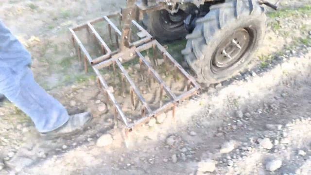 Боронуем картофель мотоблоком (самодельная борона) смотреть онлайн