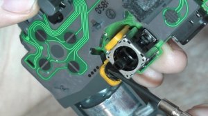 Залипает стик на DUALSHOCK 4 - есть 100% решение!