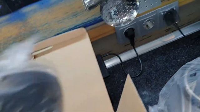 Распаковка – Электрочайник Redmond SkyKettle RK-G204S смотреть онлайн
