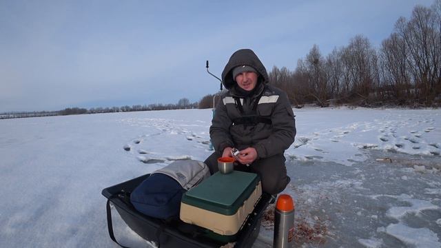 ПРОВАЛИЛСЯ ПОД ЛЕД/МОРОЗ И СОЛНЦЕ, ДЕНЬ ЧУДЕСНЫЙ/ЗИМНЯЯ РЫБАЛКА 2024 смотреть онлайн