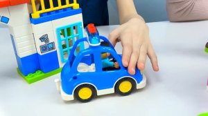 Полицейский участок с машиной ПОЛИЦИИ Лего Дупло. Даник ловит воришку из лего кафе