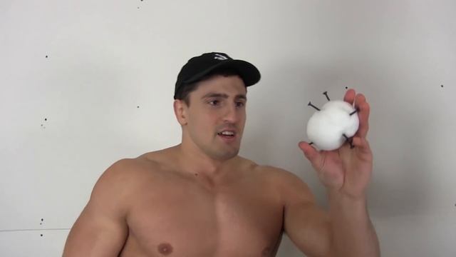 Bodybuilder VS WEAPONIZED SNOWBALLS Experiment *INSANE DAMAGE* смотреть онлайн