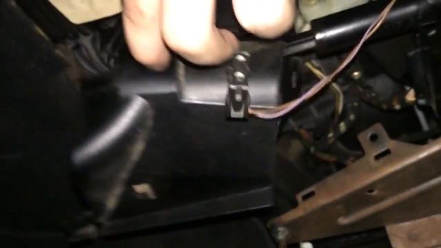 BMW E39 5-Series Center Vent Removal смотреть онлайн