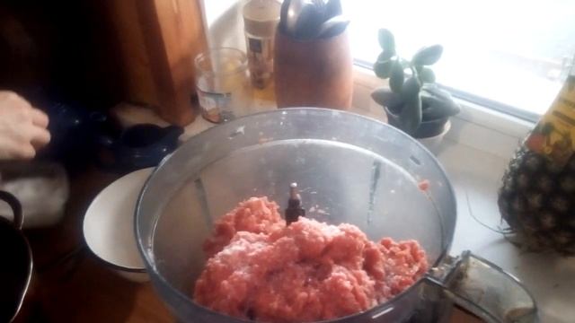 Готовим пельмени... начнём с фарша... смотреть онлайн