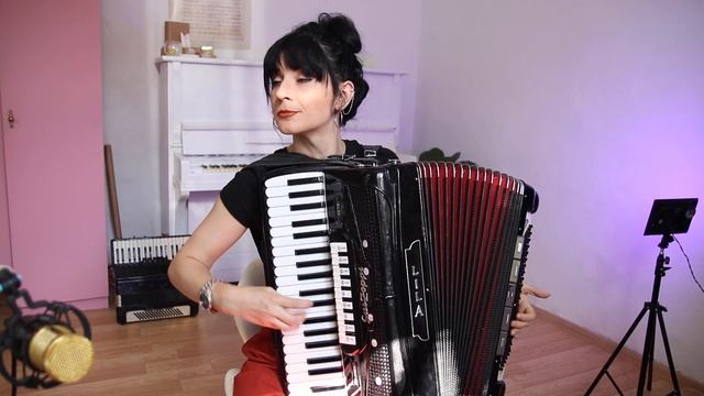 Howl's Moving Castle - Merry Go Round Of Life On ACCORDION (Joe Hisaishi)