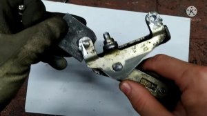 Ремонт роликов раздвижных дверей на Mercedes Vito 638. Нижний рычаг.