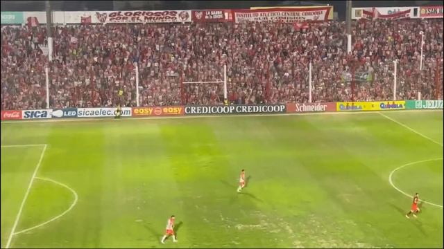 La peculiar versión futbolera de "La vida es un carnaval" I MARCA смотреть онлайн